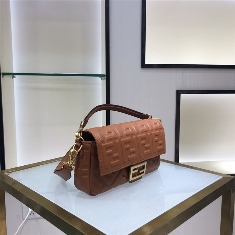 Fendi hotsell baguette brown